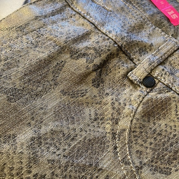 Tinseltown Snake Print jeans matalic sheen , never worn . - Picture 9 of 10